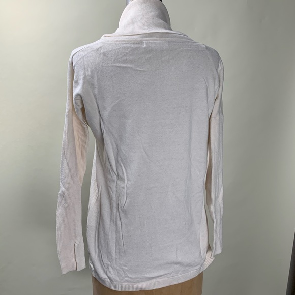 Banana republic cream sweater - Picture 3 of 7